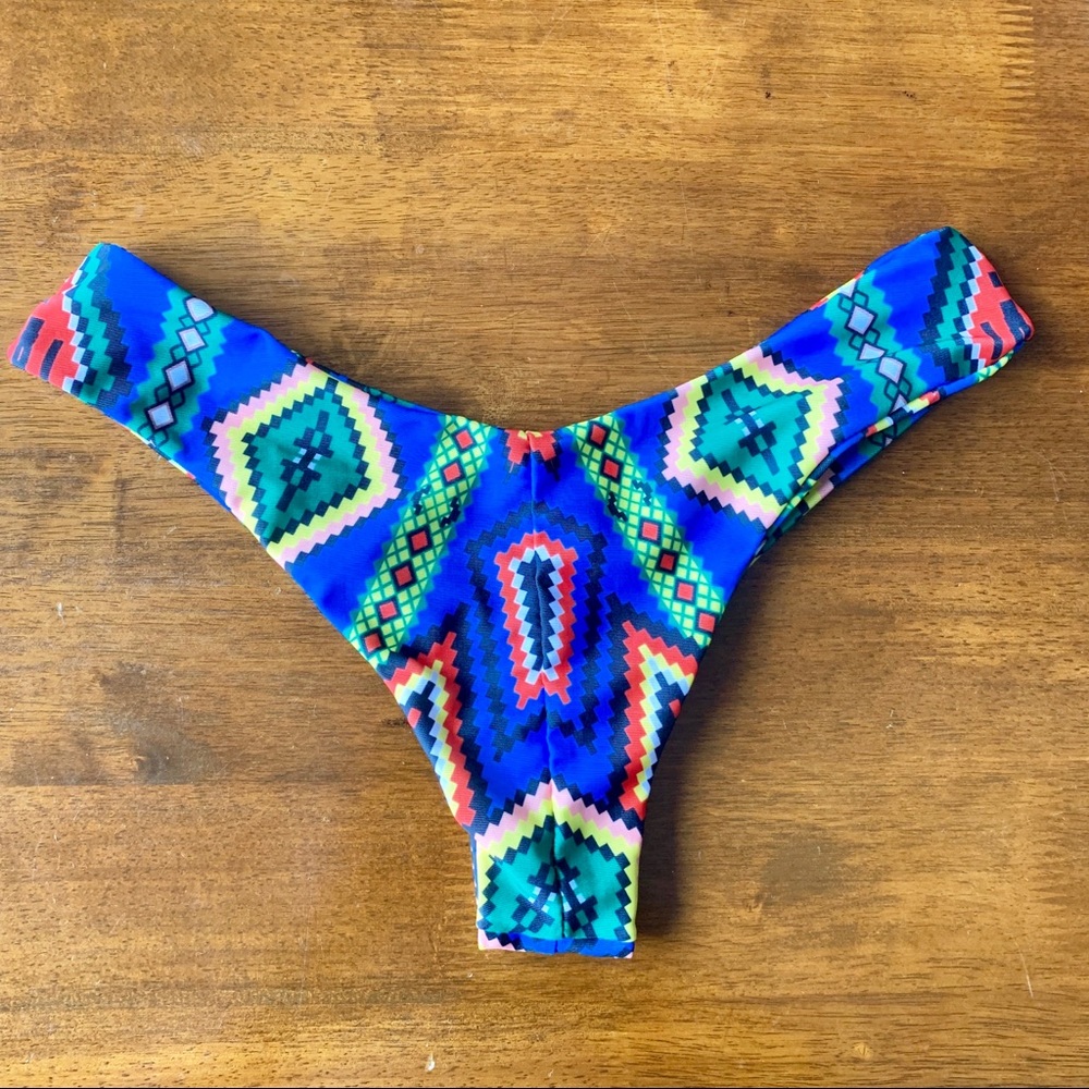 NWOT Tribal Print Bikini Bottoms
